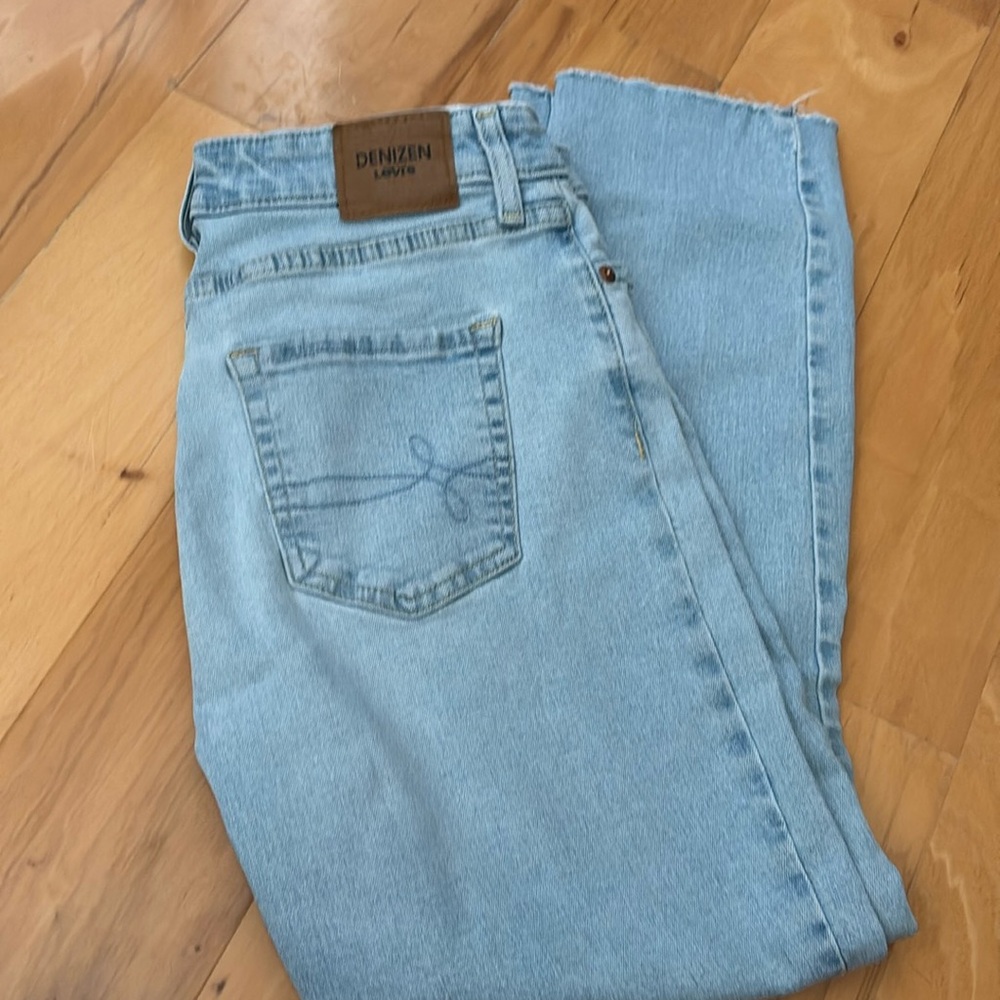 Denizen Levi’s midrise boyfriend light wash women’s jeans